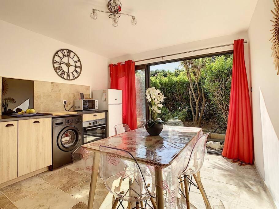 Superbe Appartement En Bord De Mer Bandol Exterior photo